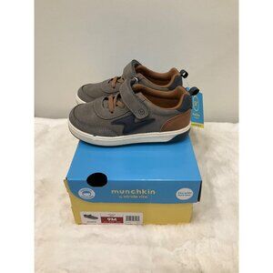 Munchkin by Stride Rite Boy's Maxwell Grey Sneakers 9M (Little Boy) New in Box